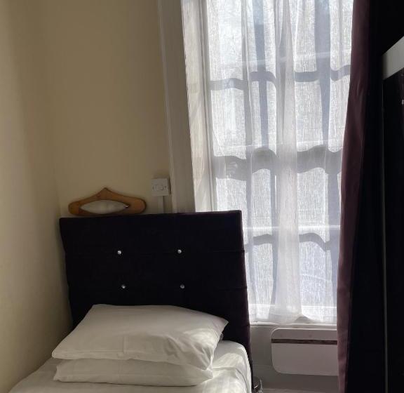 اتاق استاندارد یک تخته با سرویس بهداشتی مشترک, Diamonds Inn