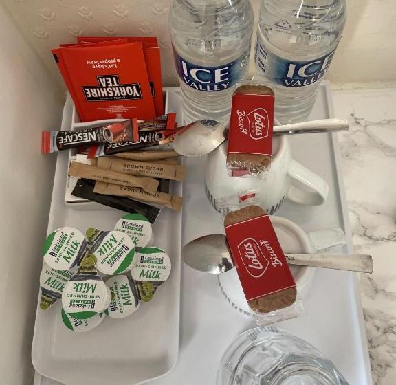 اتاق اکونومی, Diamonds Inn