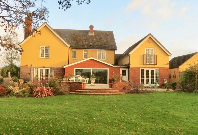 ガーデンビュースーペリアールーム, Newmans Lodge