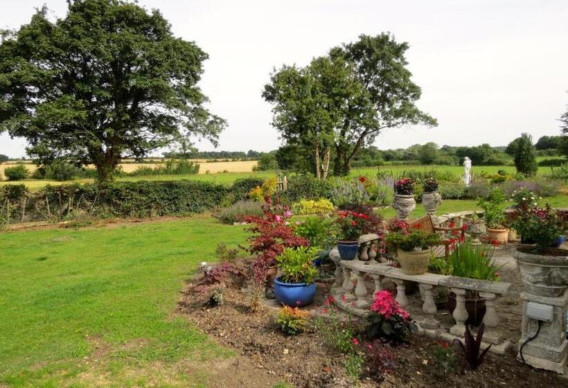 컴포트 룸, Newmans Lodge