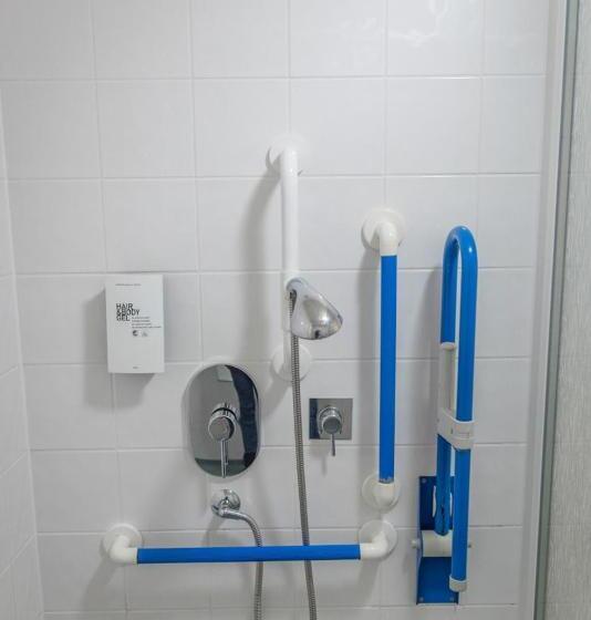 身障者適用スタンダードルーム, Croyde Bay Hotel Or Self Catering