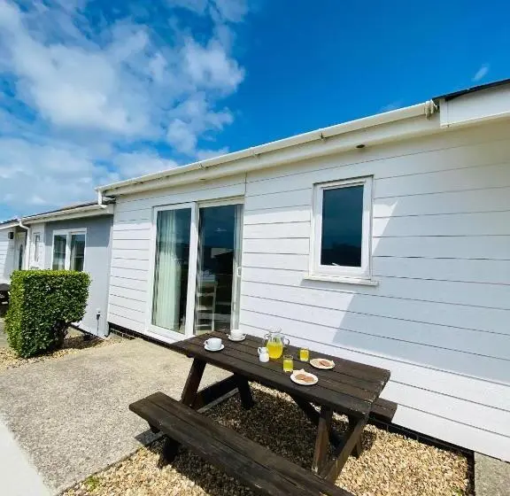 キャビン, Croyde Bay Hotel Or Self Catering