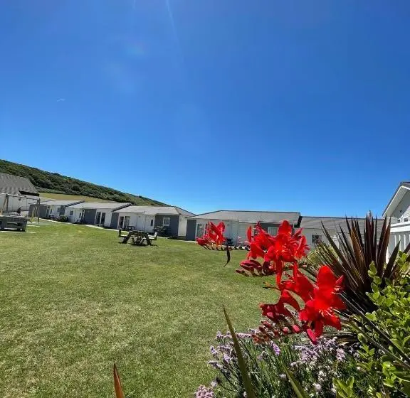 キャビン, Croyde Bay Hotel Or Self Catering
