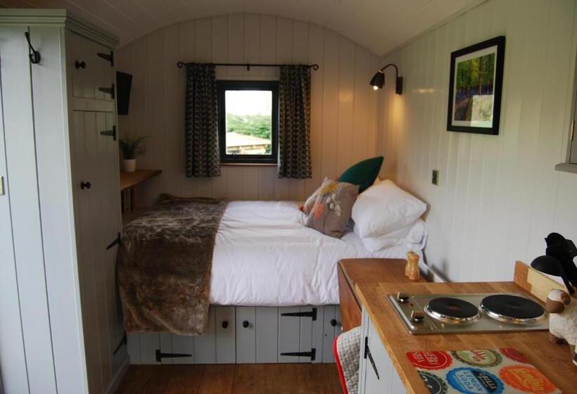 キャビン, Hare & Hounds Bed & Breakfast