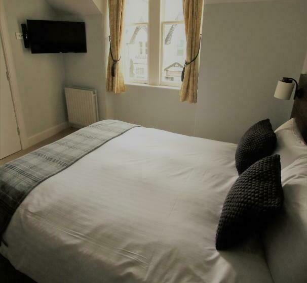 Camera Deluxe, Corriegarth