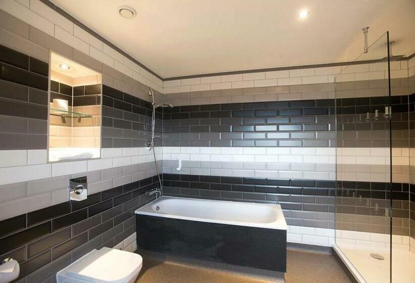 Номер Стандарт, The Guildhall And Linen Exchange Wetherspoon