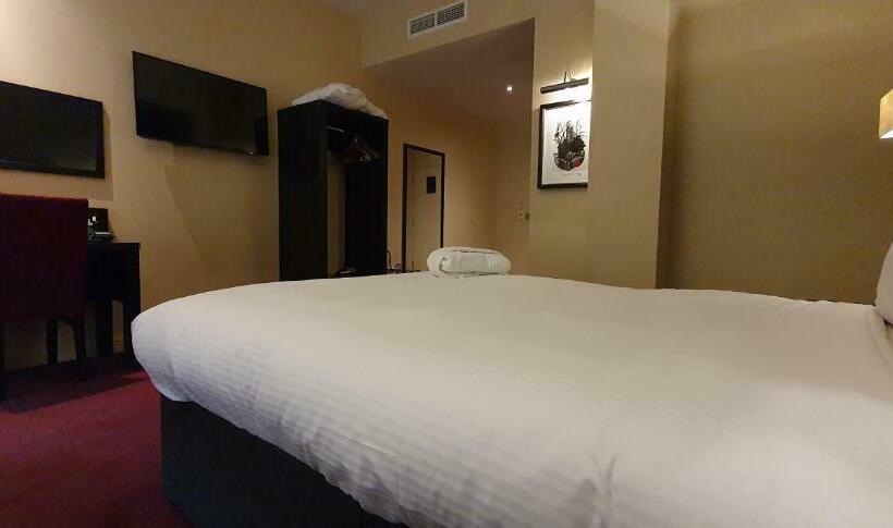 家庭间, The John Francis Basset Wetherspoon