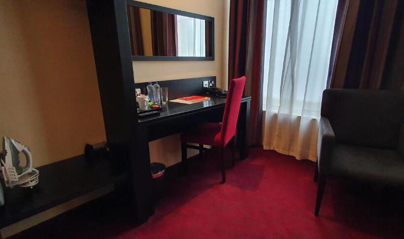 高级家庭房间, The John Francis Basset Wetherspoon