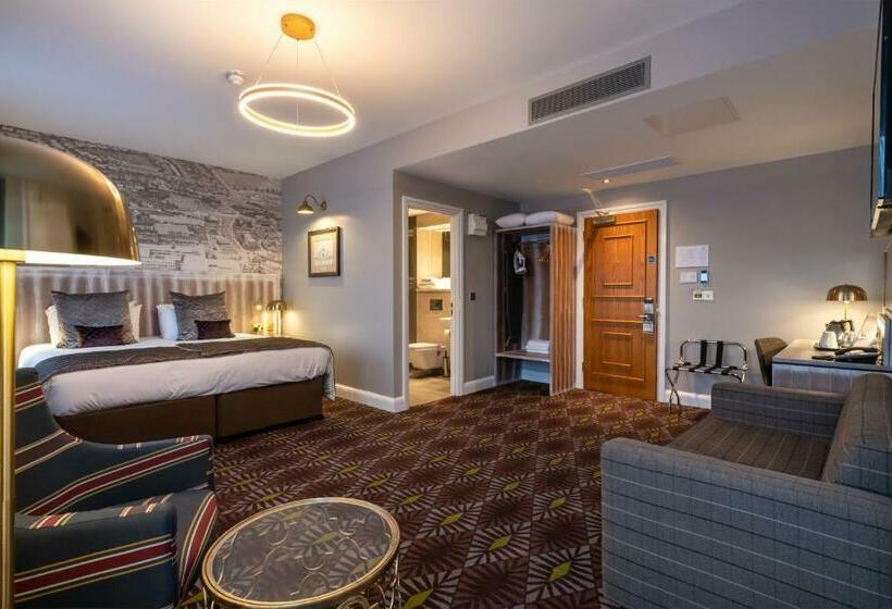 ファミリールーム, The Saxon Crown Wetherspoon