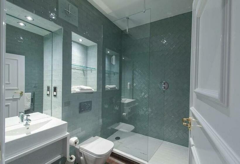 ファミリールーム, The Saxon Crown Wetherspoon