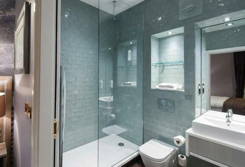 ファミリールーム, The Saxon Crown Wetherspoon