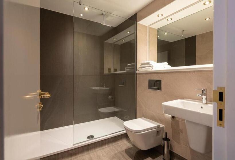 デラックスファミリールーム, The Saxon Crown Wetherspoon