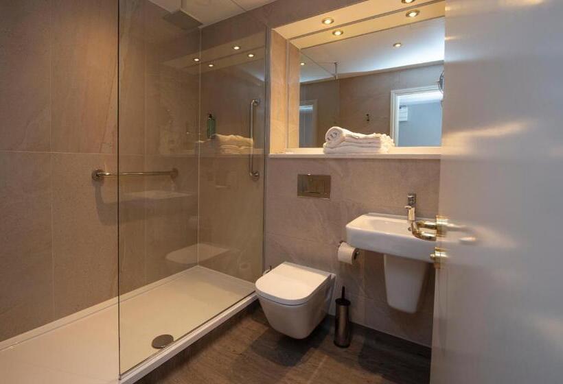 ファミリールーム, The Saxon Crown Wetherspoon