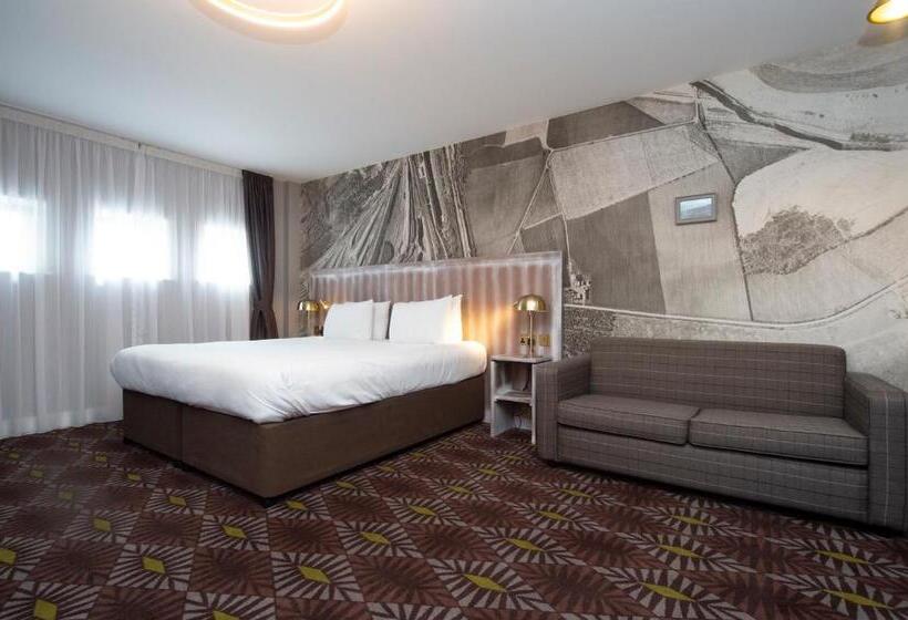 ファミリールーム, The Saxon Crown Wetherspoon