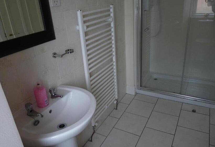 Deluxe room with river view, The Spinnaker