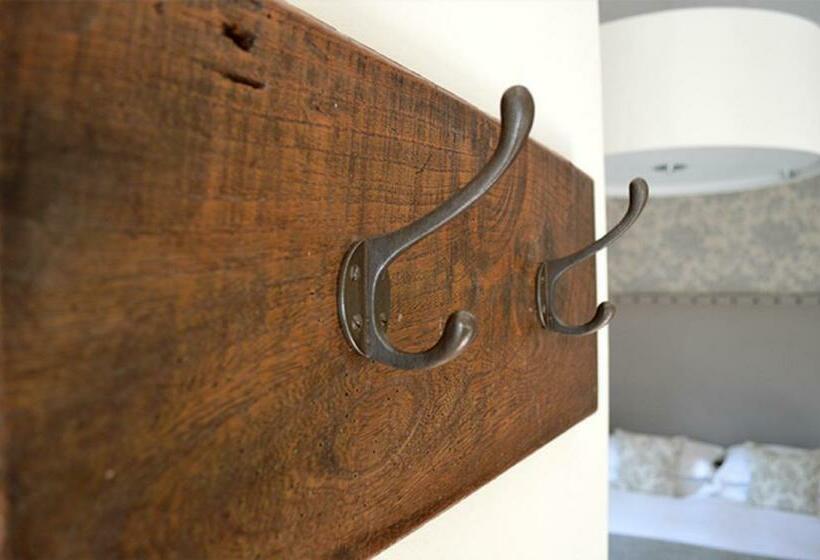 غرفة سوبيريور, The Tytherleigh Arms