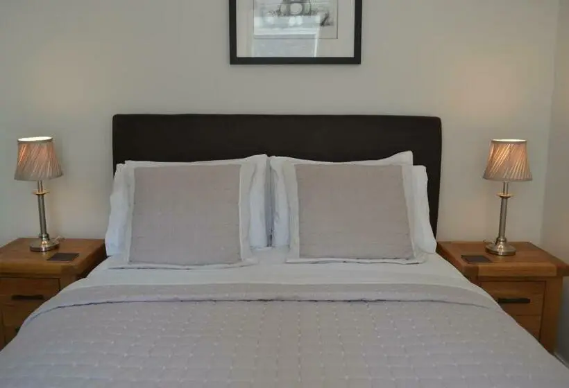 Standard-huone, Coedyfron
