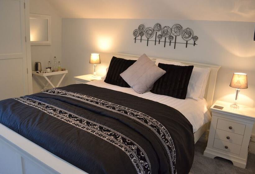 キングサイズベッドのスタンダードルーム, Coedyfron