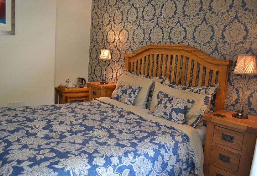 غرفة قياسية مطلّة علي الحديقة, Coedyfron