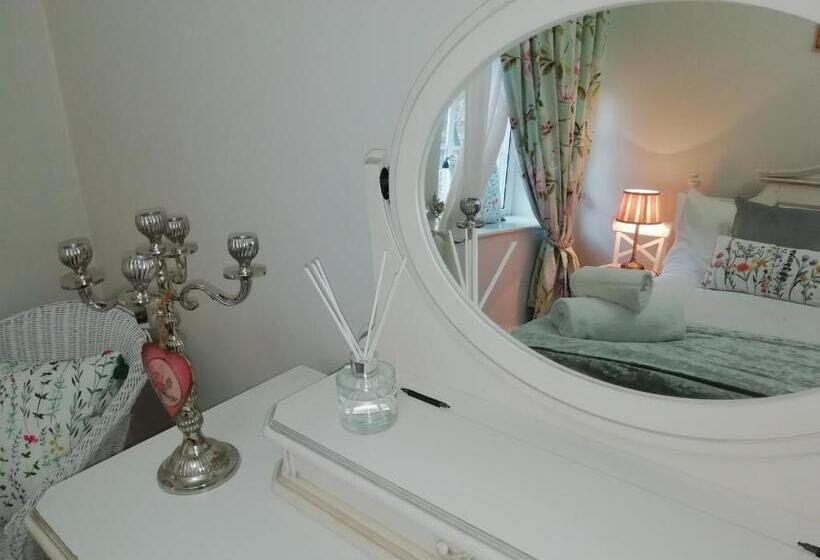 חדר סטנדרט, The Castle House