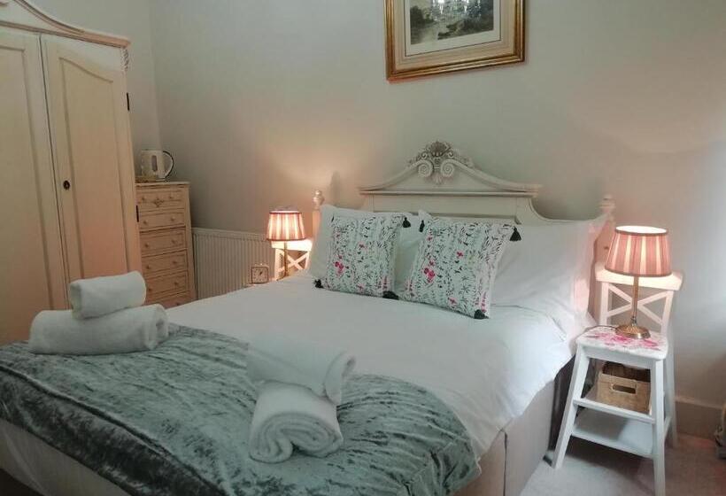 חדר סטנדרט, The Castle House