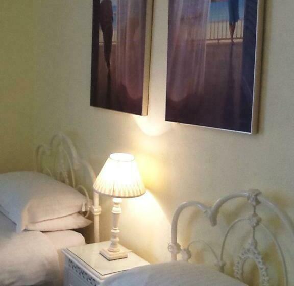 スタンダードルーム, The Devonian