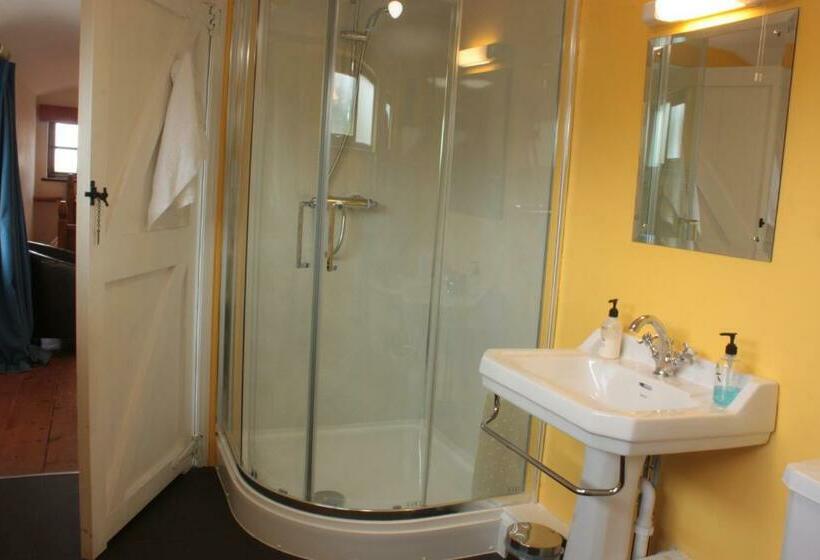 Номер Стандарт, The Farmers Arms