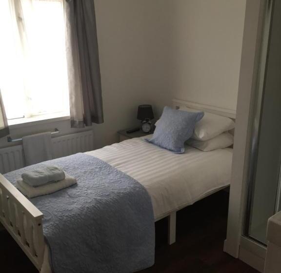 标准单人间, The Florida Guest House