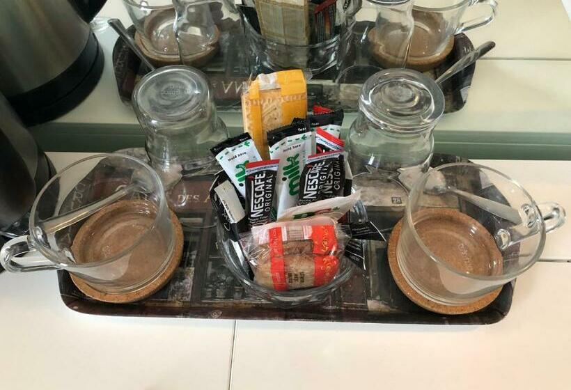 غرفة قياسية, The Lowenac