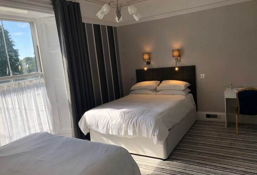 غرفة سوبيريور, The Lowenac