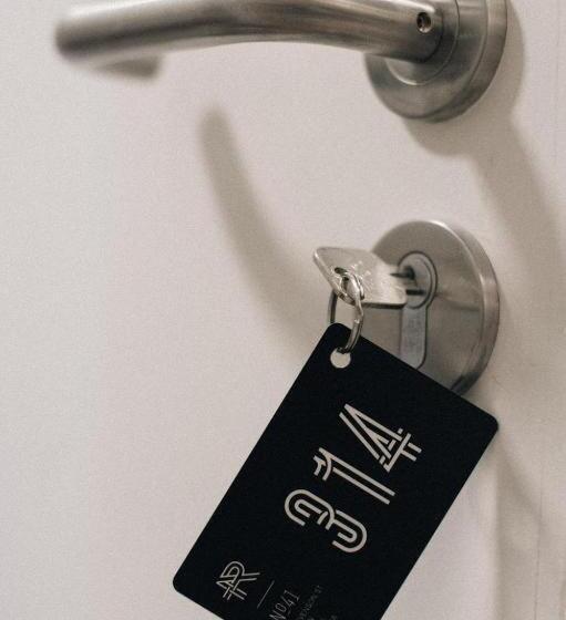 اتاق استاندارد, The Ranald