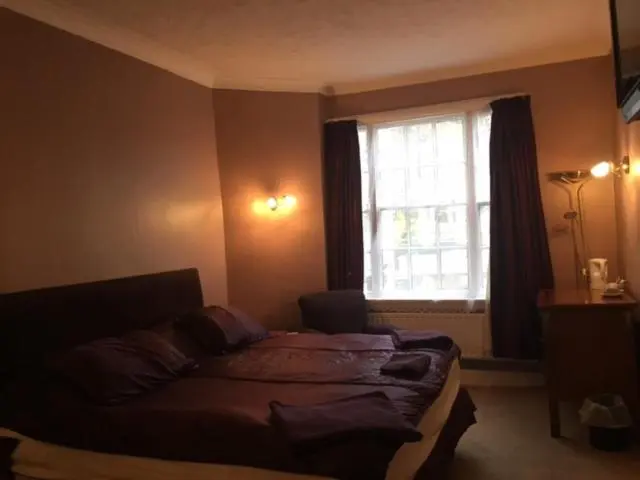 Deluxe Suite King Bed, The Royal Victoria & Bull