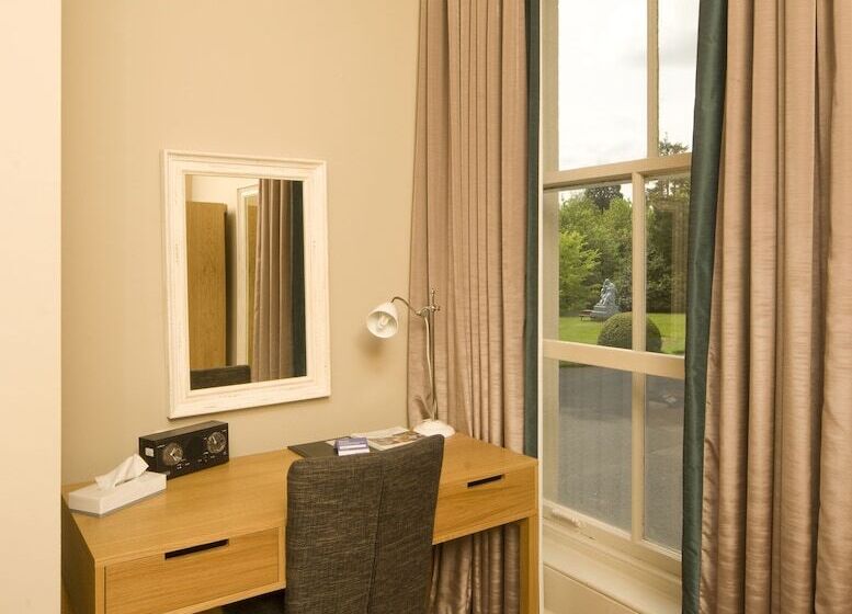 חדר סטנדרט יחיד, The Waverley Castle