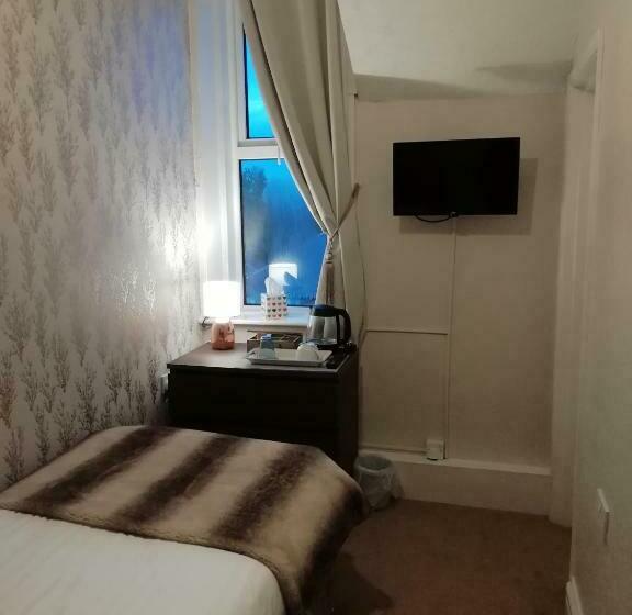 غرفة قياسية فردية, Vallum House