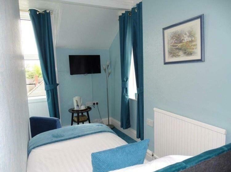 غرفة قياسية فردية, Vallum House