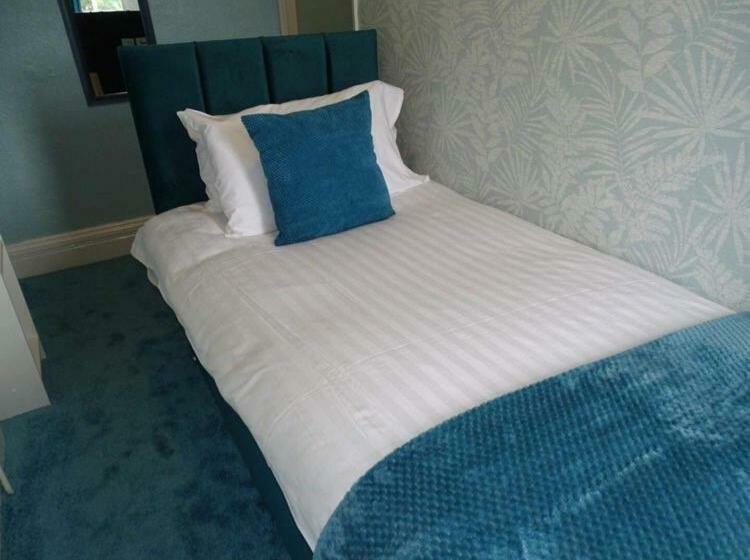 غرفة قياسية فردية, Vallum House