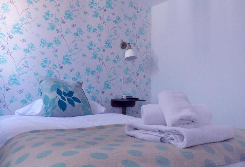 غرفة قياسية فردية, Mullions 51 B&b