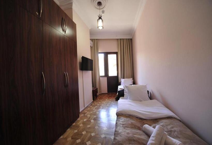 اتاق استاندارد با بالکن, Guest House Batumi Globus