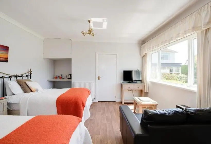 Perhehuone, The Coast Yard B & B Chalet