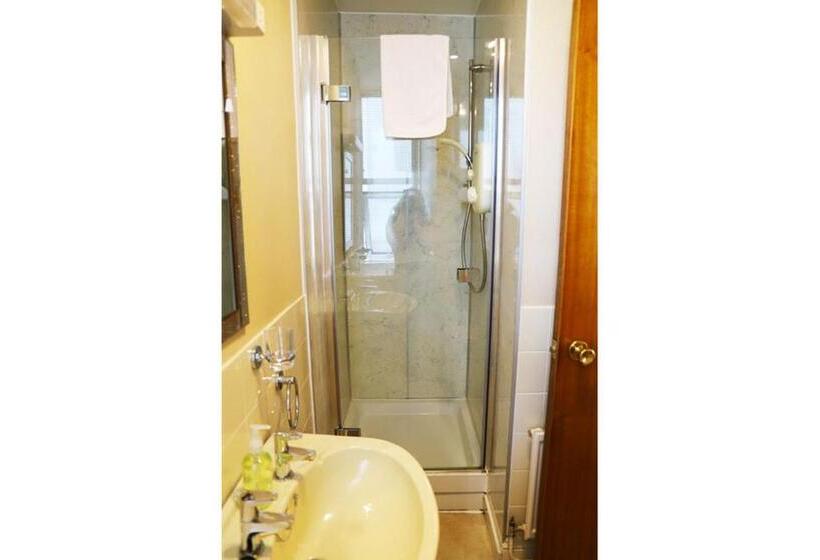 一楼标准间, The Thornhill