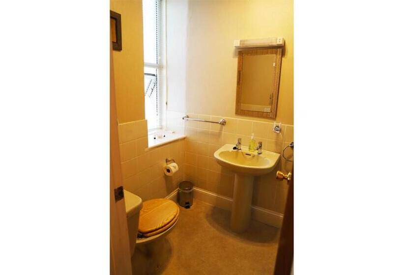 带大床的标准间, The Thornhill