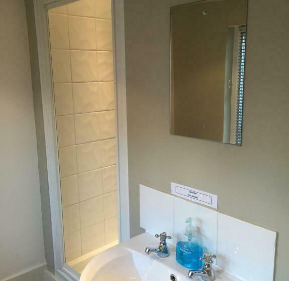 חדר סטנדרט, The Wheatsheaf