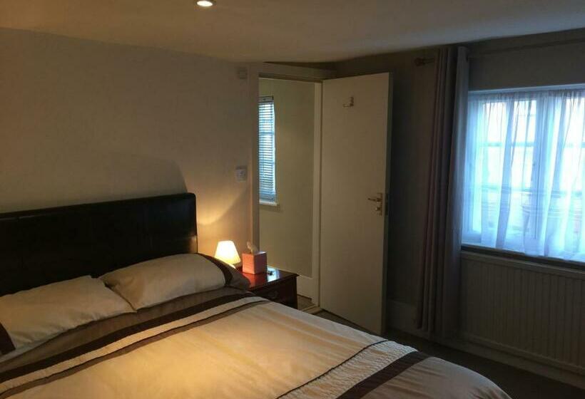 חדר סטנדרט, The Wheatsheaf