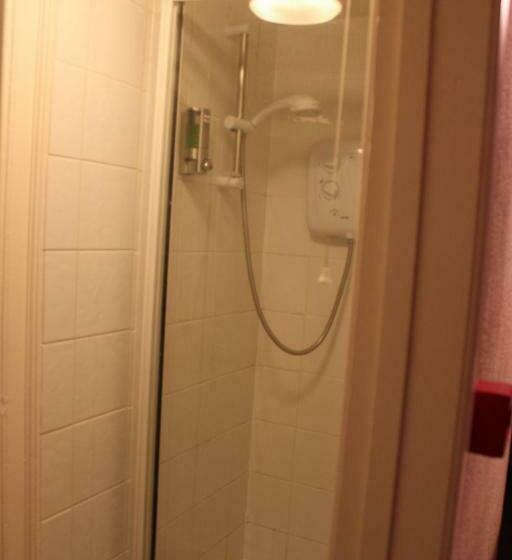 חדר סטנדרט, The Wheatsheaf