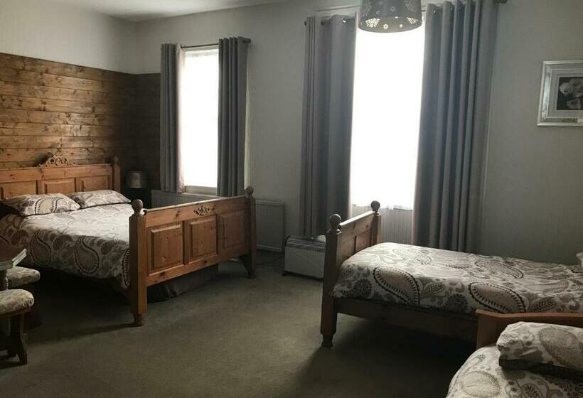 חדר משפחתי, The Wheatsheaf