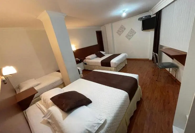 Standard Neljän Hengen Huone, Gran Hotel Napoleón