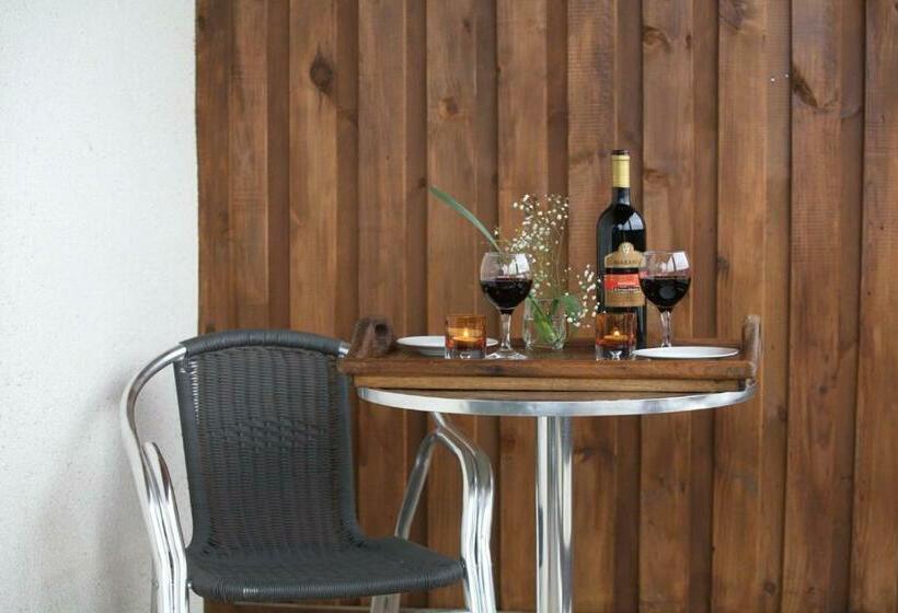 اتاق خانوادگی, Alazani Valley