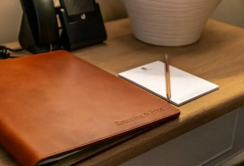 キングサイズベッドのスタンダードルーム, Arrow Mill Brunning And Price