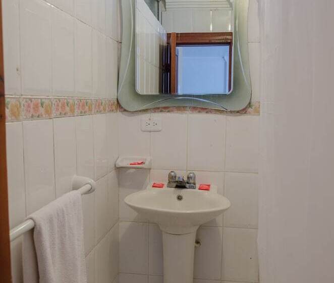 스탠다드 트리플 룸, El Altar