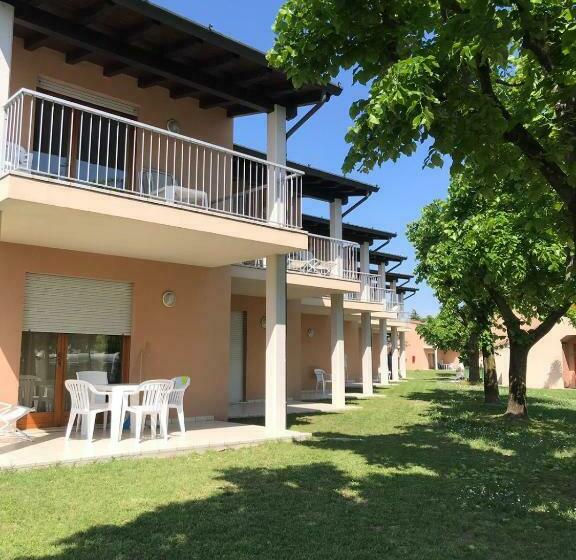 Апартаменты 1 Спальня Нижний Этаж, Residence Villaggio Tiglio